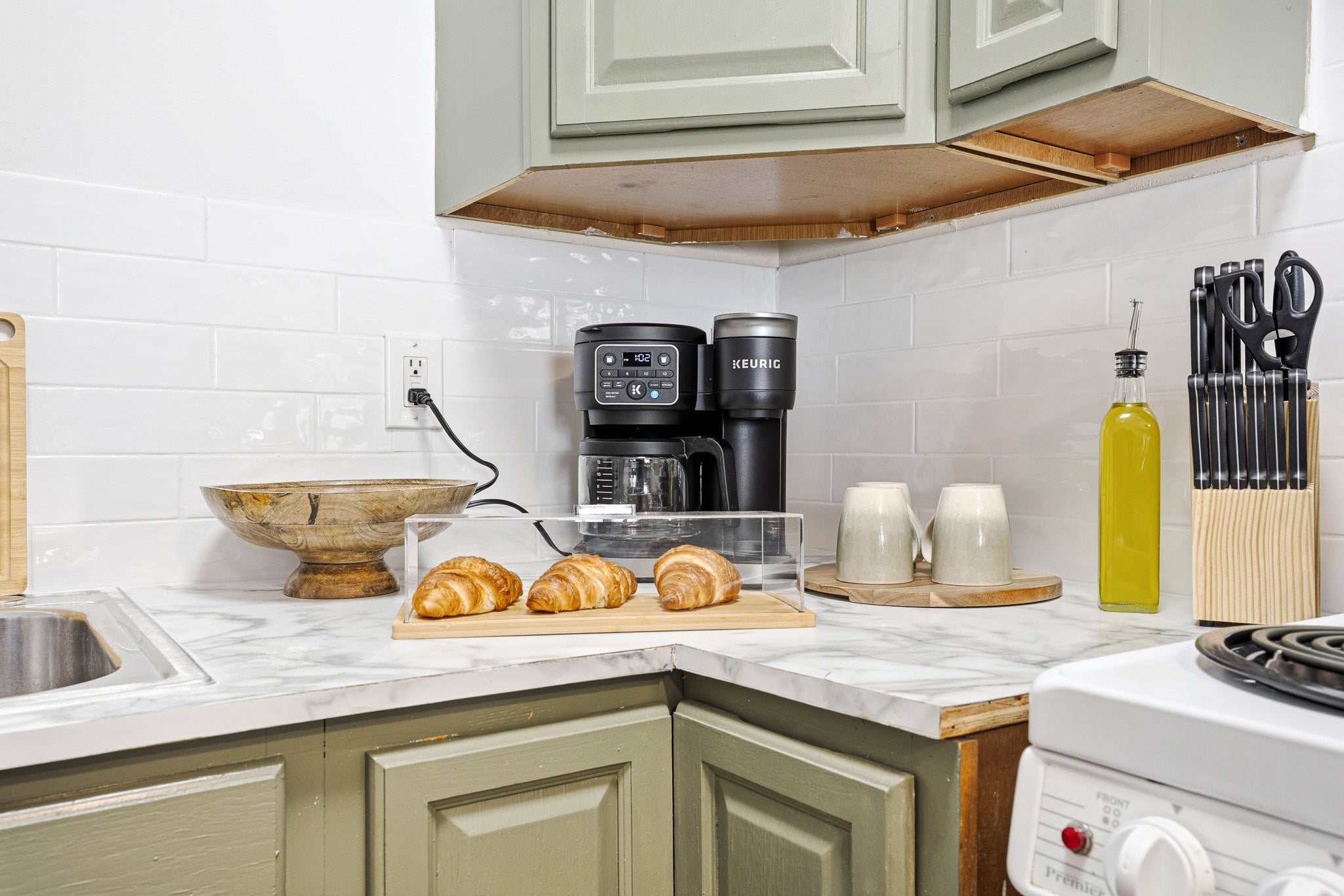 Walkable Downtown Studio with Full Kitchen