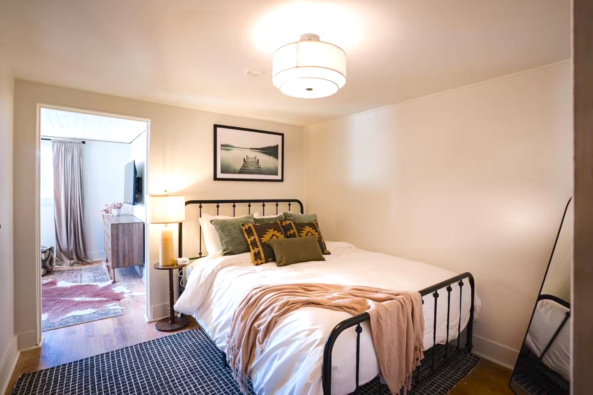 Stylish Downtown 1 Bedroom Apartment